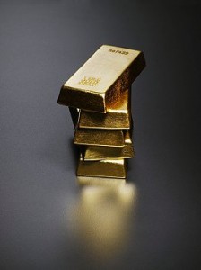 Arany lapka vásárlás, befektetési arany vagy bitcoin? Az aranyár nő, napi legjobb arany ár, befektetési tanácsadás. Az arany menedék, biztonság.